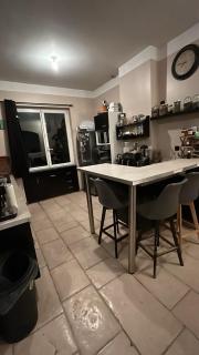 Spacious house with garden, parking, and relaxation area - 3