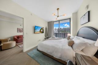 Rooftop Pool & Gym - City Views - Modern Condo - 2
