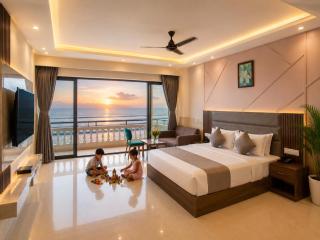 Wake Up To The Sound Of The Ocean Hotel Dreamland - Near Jagannath Temple - Beachfront Stay -All Rooms with Sea View & Private Balcony- Free Wi-Fi #Free Parking #Lift - Multi-Cuisine Restaurant - Spacious Luxury Rooms - One Of The Top-Rated Hotels In Puri - 3