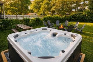 Spacious Retreat - Private Yard & Family Lounge - 9