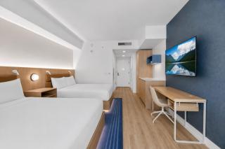 1905 Hotel Style Studio with Balcony and Pool in Downtown Miami - 4