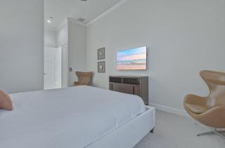 Sun-Filled 7 Bdrm Haven with Sports Themed Game Room at Reunion - 6