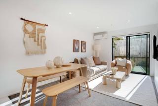 Modern Te Atatu Sanctuary - Air-con and Sofa Bed - 9