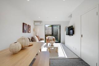 Modern Te Atatu Sanctuary - Air-con and Sofa Bed - 2