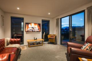 3BR Wanaka Home Alpine Views - 0