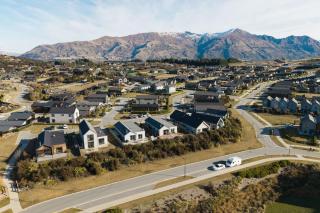 3BR Wanaka Home Alpine Views - 4