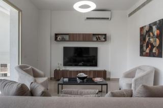 Charming 2 Bed Home in Clemenceau - 5