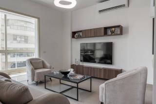 Charming 2 Bed Home in Clemenceau - 2