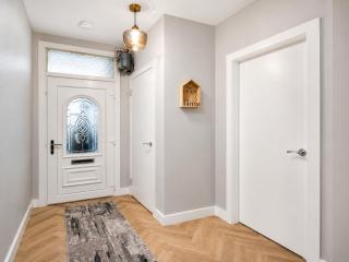 Stylish 2 BDR in Glasgow - Sleeps 4 - Free Parking - 0