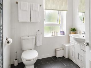 Stylish 2 BDR in Glasgow - Sleeps 4 - Free Parking - 6