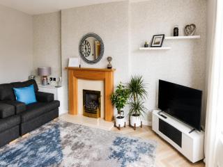 Stylish 2 BDR in Glasgow - Sleeps 4 - Free Parking - 5