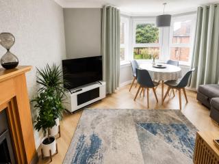 Stylish 2 BDR in Glasgow - Sleeps 4 - Free Parking - 2