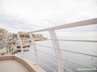 Riviera Holiday Apartments - Seafront - Wifi - 8