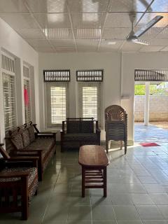 Lake Hostel Anuradhapura - 6