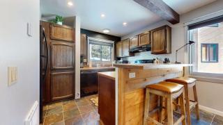 Mountain Condo | Spa Pool and Ski Shuttle Access - 3