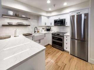 Woodside Elegance Ski-In Ski-Out Escape - 0