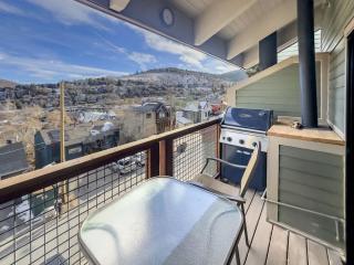 Woodside Elegance Ski-In Ski-Out Escape - 8