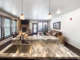 Ideal Condo 2 Minute Drive to Deer Valley - 3