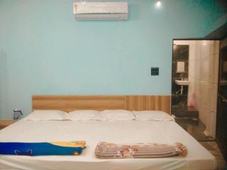 Shreeram Guest House -Affordable AC Stay Near temple - 9