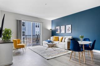 Warrenville Resort Style Apartments Near Downtown with Pool, Free Parking, Gym, Sauna & More - 9