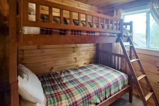 Lakefront cottage with full kitchen, firepit, gas grill, Wifi, a/c - 5