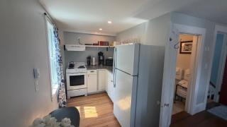 Comfy Downtown Getaway w/ Full Kitchen - Close to the Beach - 4