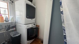 Downtown Getaway w/ Full Kitchen & Furnished Porch - Walk to the Beach/Harbor - 8
