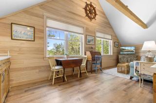 Riverbend Perch - River-view retreat for 2 with kitchen, patio, AC, Wi-Fi - 3