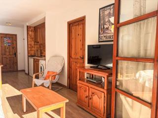 Apartment Bajo con jardín y parking - Dellui 2 by Interhome - 2