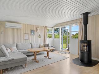 Holiday Home Helwigh - 330m from the sea by Interhome - 7
