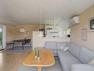 Holiday Home Helwigh - 330m from the sea by Interhome - 4