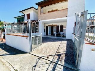 Holiday Home Moderne Villa mit Terrasse- Grill- Privatgarten by Interhome - 0