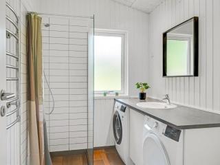 Holiday Home Anemette - 900m from the sea by Interhome - 5
