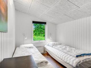 Holiday Home Anemette - 900m from the sea by Interhome - 1
