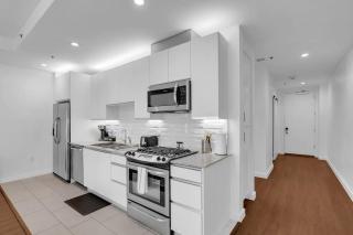 Sleek 1BR Near BOKCenter-Gym,Lounge,Balcony,PetOK - 2