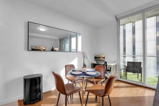 Charming 1BR NearBOKCntr-Gym,Lounge,Balcony,PetOK - 2