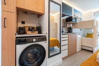 New Luxury Studio Fast WiFi Full Kitchen - 3