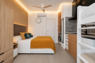 New Luxury Studio Fast WiFi Full Kitchen - 1