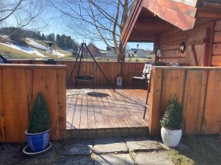 Log cabin in rural surroundings - 9