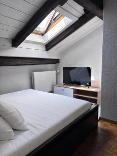 Comfortable Bijoux with Cathedral View - 9