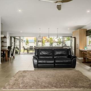 Family friendly beach house - 6