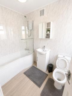 #186 Spacious Home for Work & Leisure - Sleeps 4-5 - 9