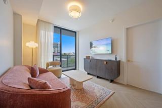 Murals & Modern Design Wynwood King 1BR - 1