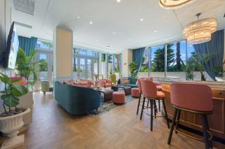 Murals & Modern Design Wynwood King 1BR - 5