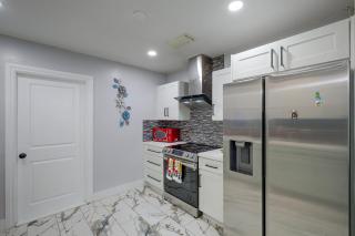 < 3 Mi to Hard Rock Stadium! Family-Friendly Home - 3