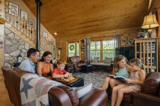 Family Cabin with Hot Tub & Scenic Lake Views - 9