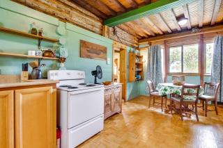 Ozark Crossroads: Historic Calico Rock Cabin - 4