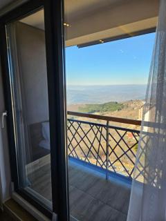 Hill residence A 119 Boby - 6
