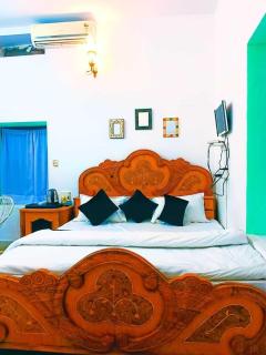 Golden view guest house - 1