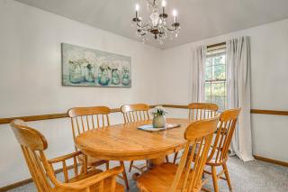 Private Yard & Patio! Overland Park Group Getaway - 4